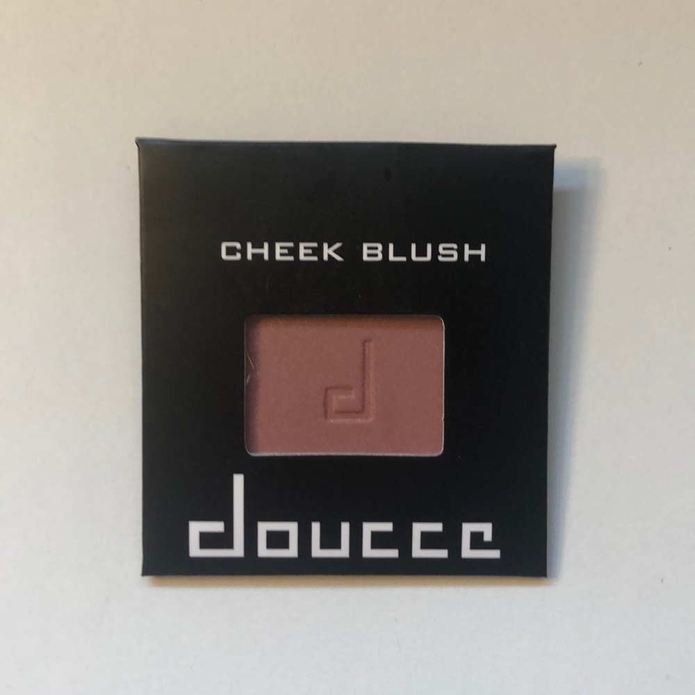 Doucce single pressed blush